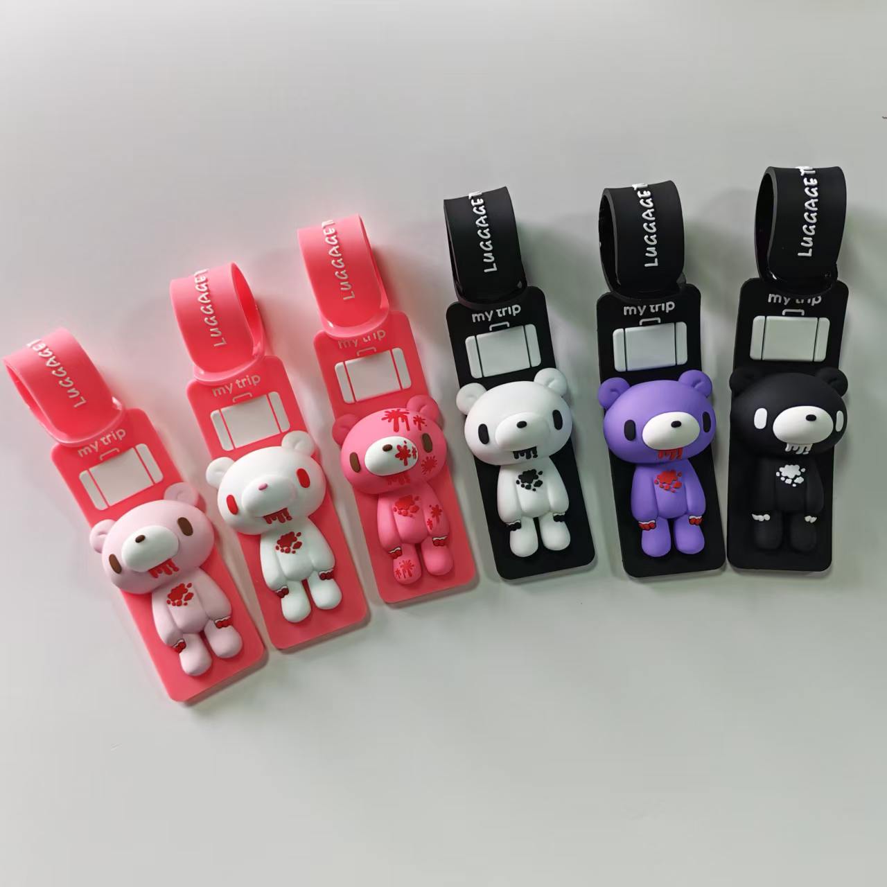 Tablet Cute Accessories - かわいい漫画のクマのシリコン製荷物タグ、紛失防止スーツケース識別子、調節可能なストラップ付き旅行用バックパック名札アクセサリー